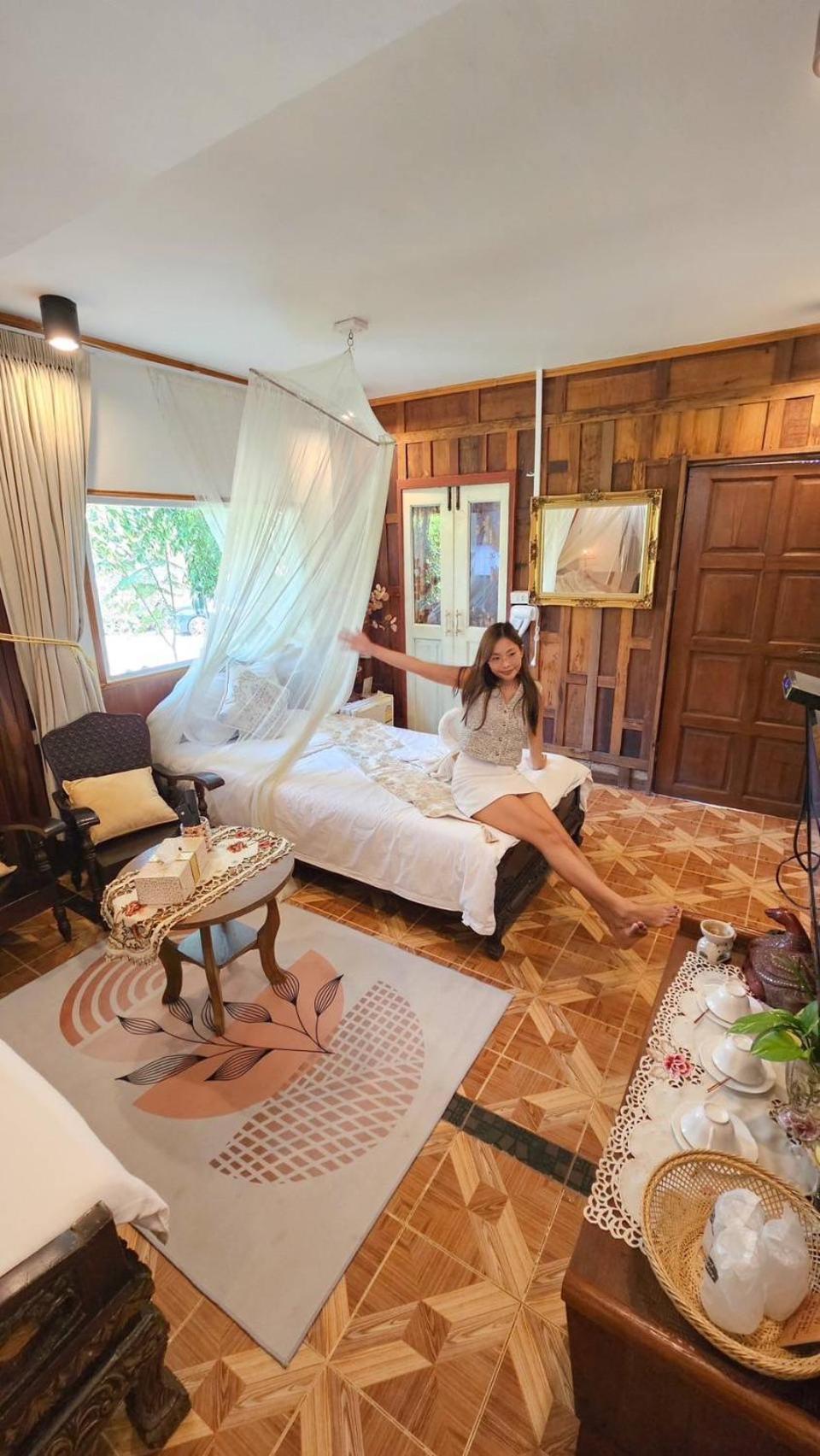 The Antique Riverside Resort Ban Pong  Exterior foto