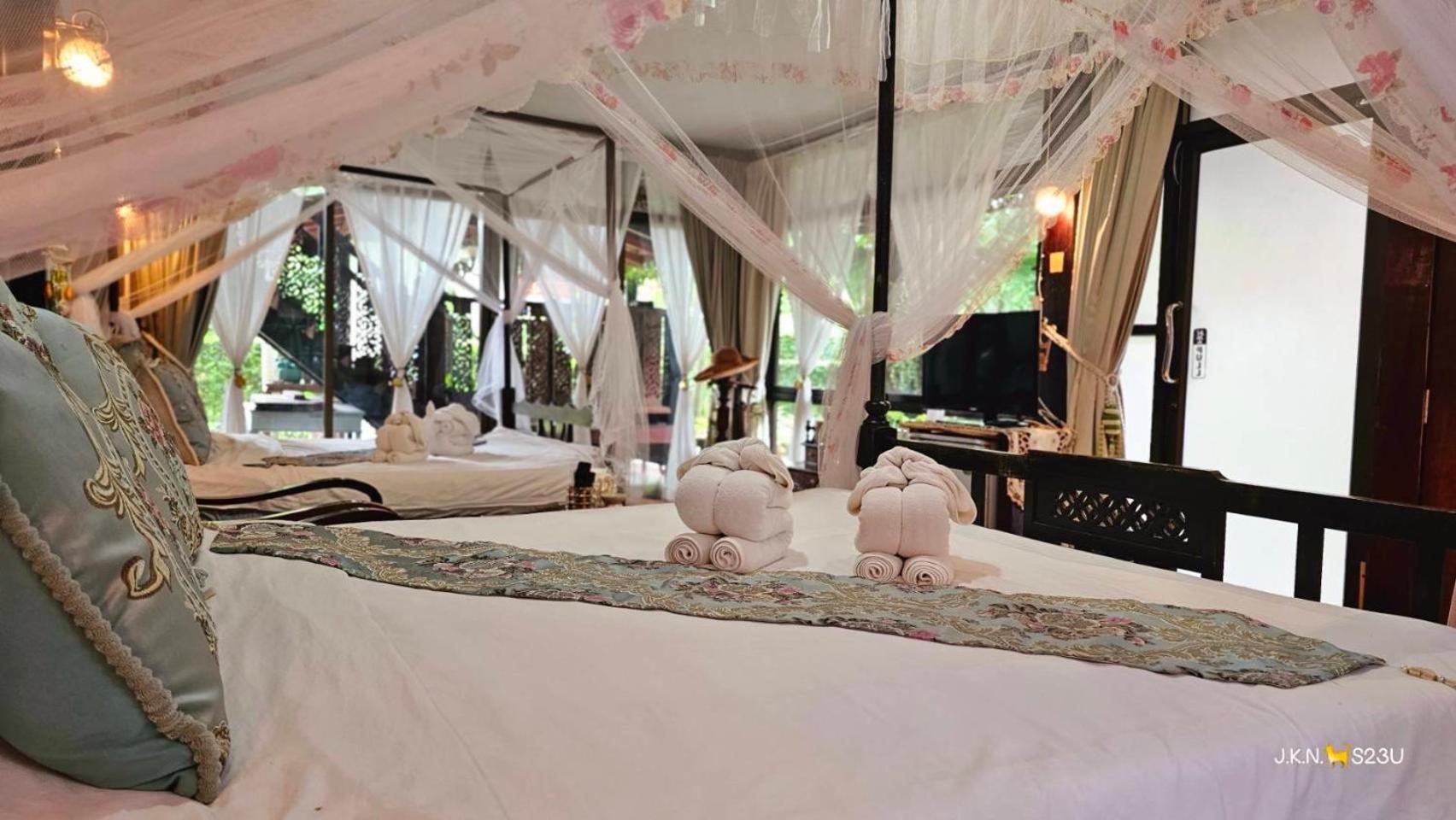 The Antique Riverside Resort Ban Pong  Exterior foto