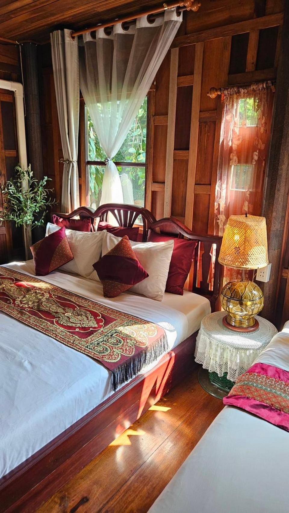 The Antique Riverside Resort Ban Pong  Exterior foto